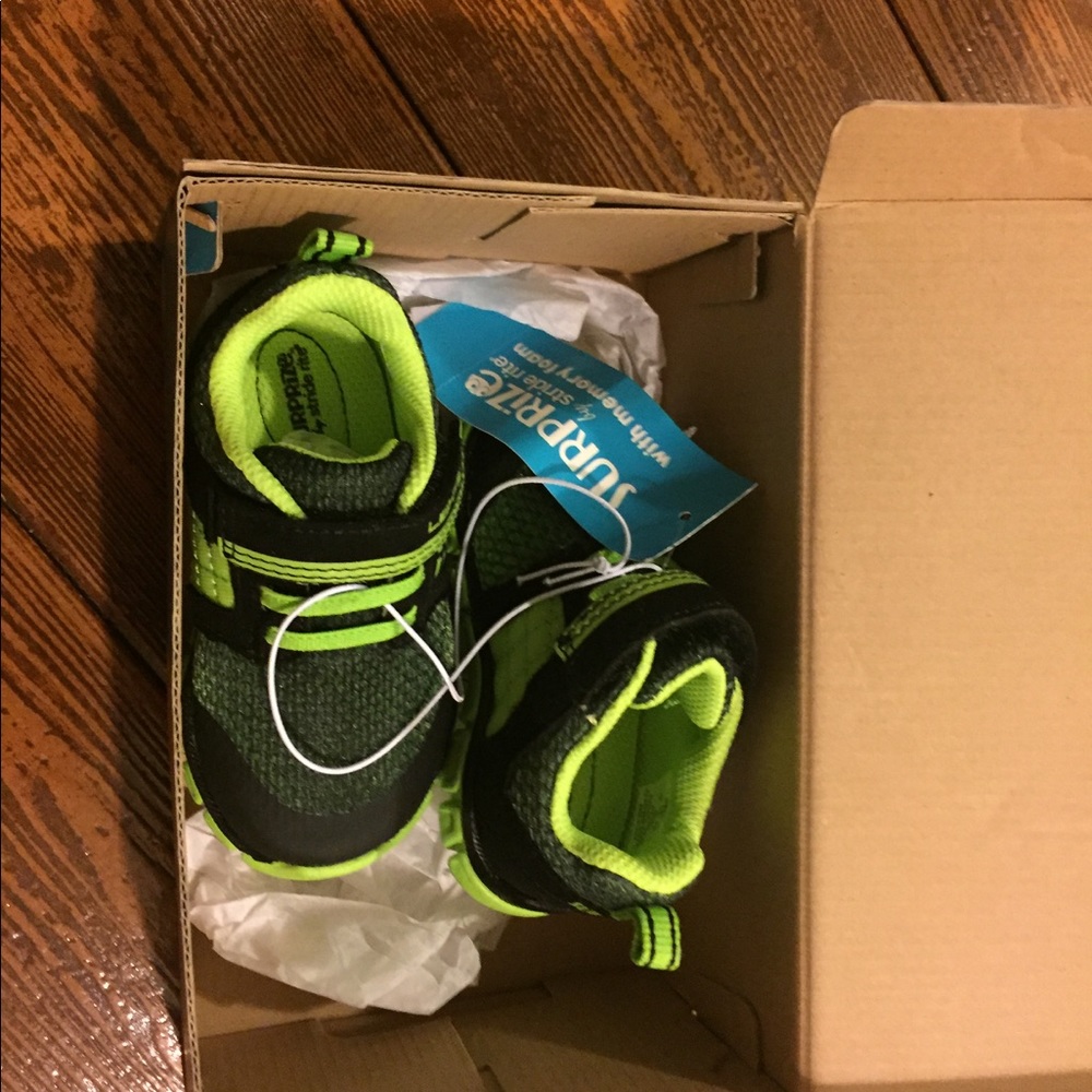 Surprise by Stride Rite boys size 5 shoes